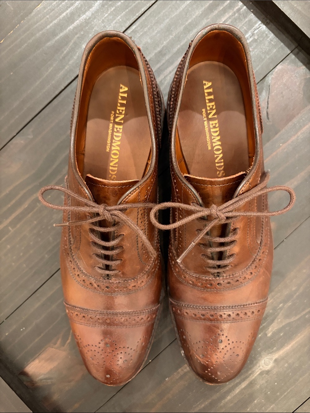 Allen Edmonds Men’s Brown Cap-Toe Brogue Oxford Shoes (strand)